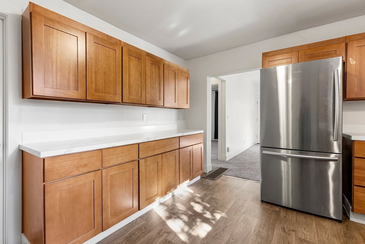 4611 Se 50th Ave - Photo 5 of 19