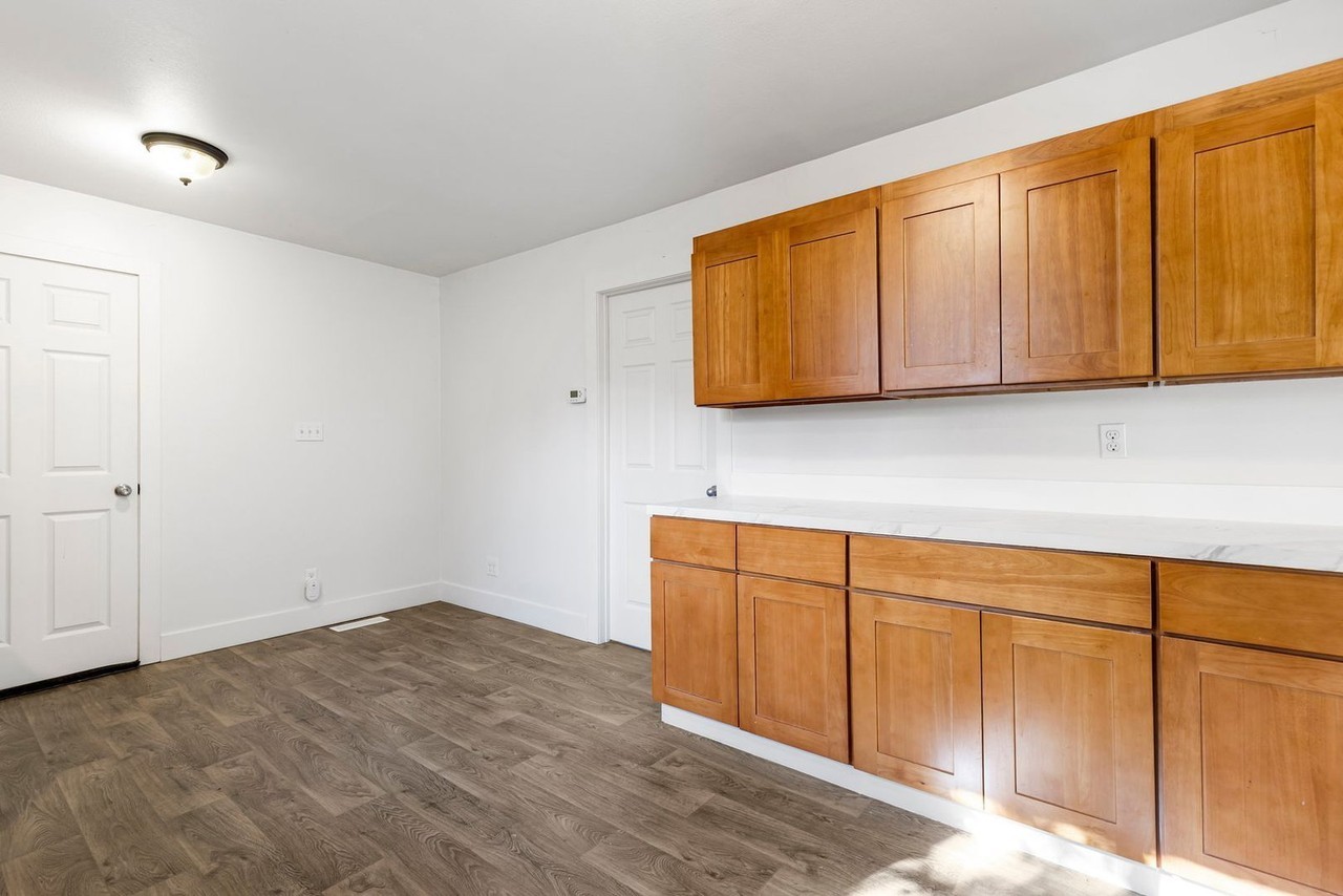 4611 Se 50th Ave - Photo 6 of 19