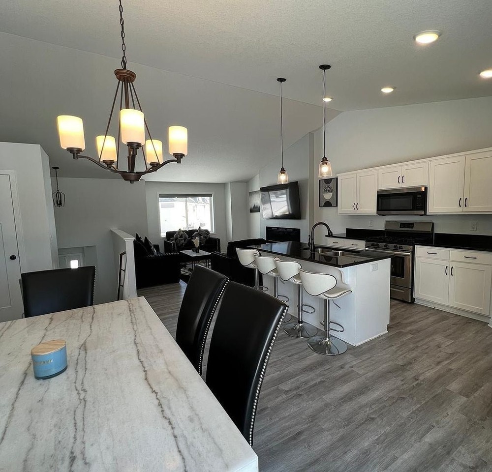 8691 Park Ave Ne - Photo 2 of 22