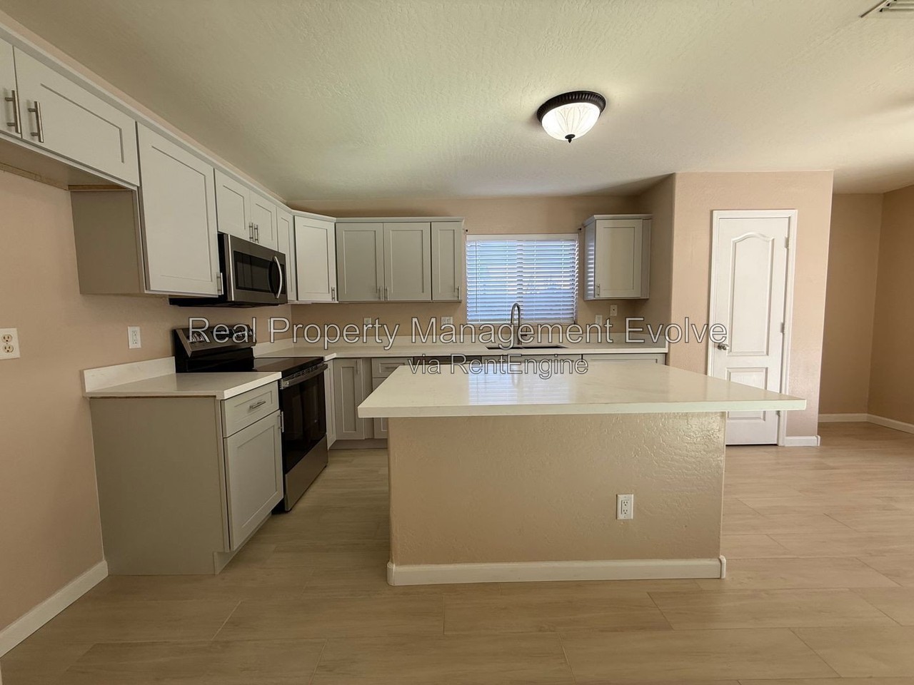 12359 W Roma Ave - Photo 4 of 37