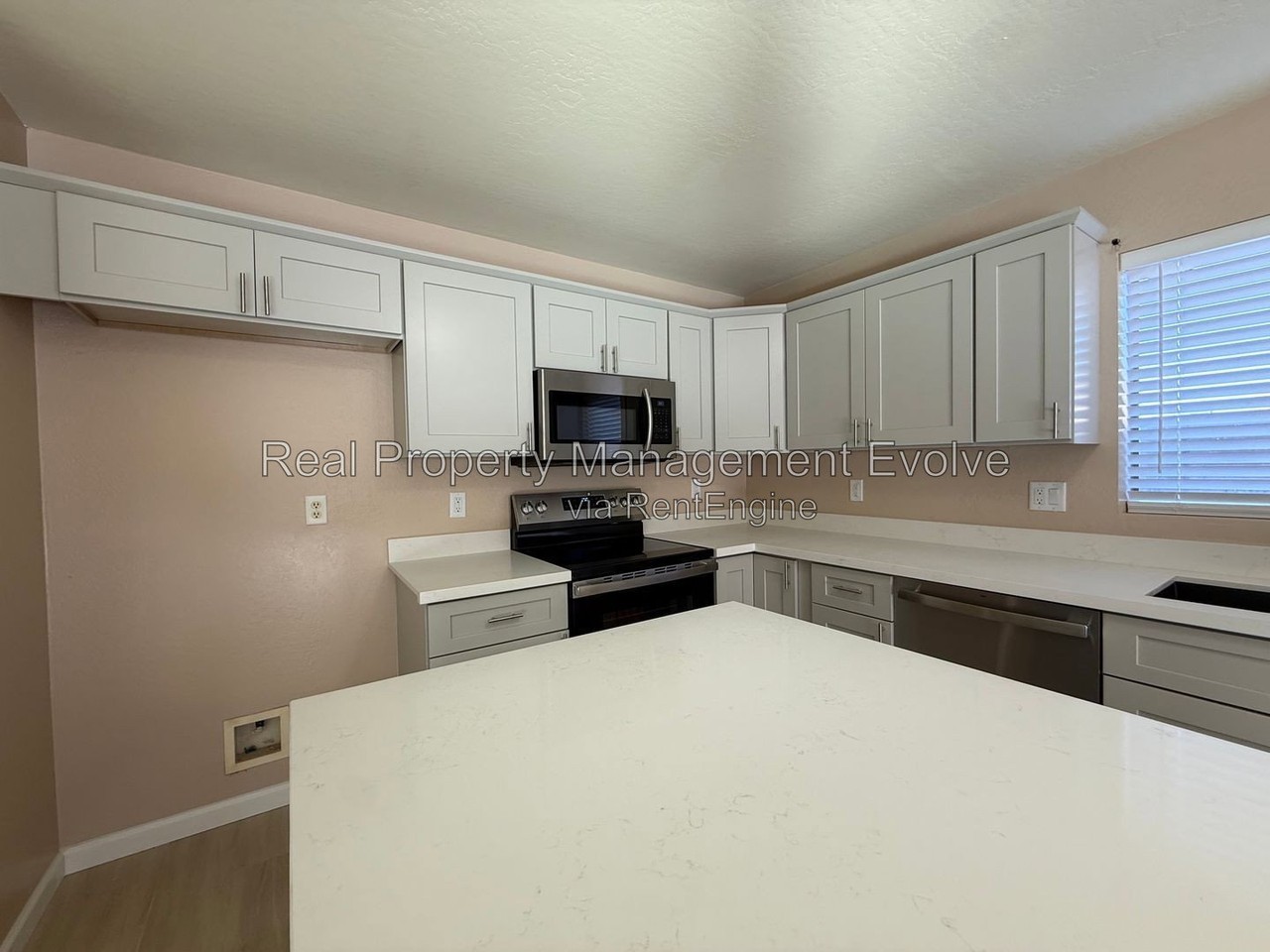 12359 W Roma Ave - Photo 5 of 37