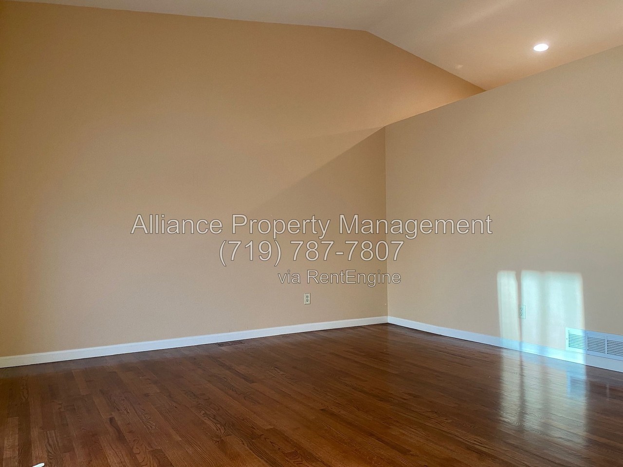 8037 Scarborough Dr - Photo 2 of 46