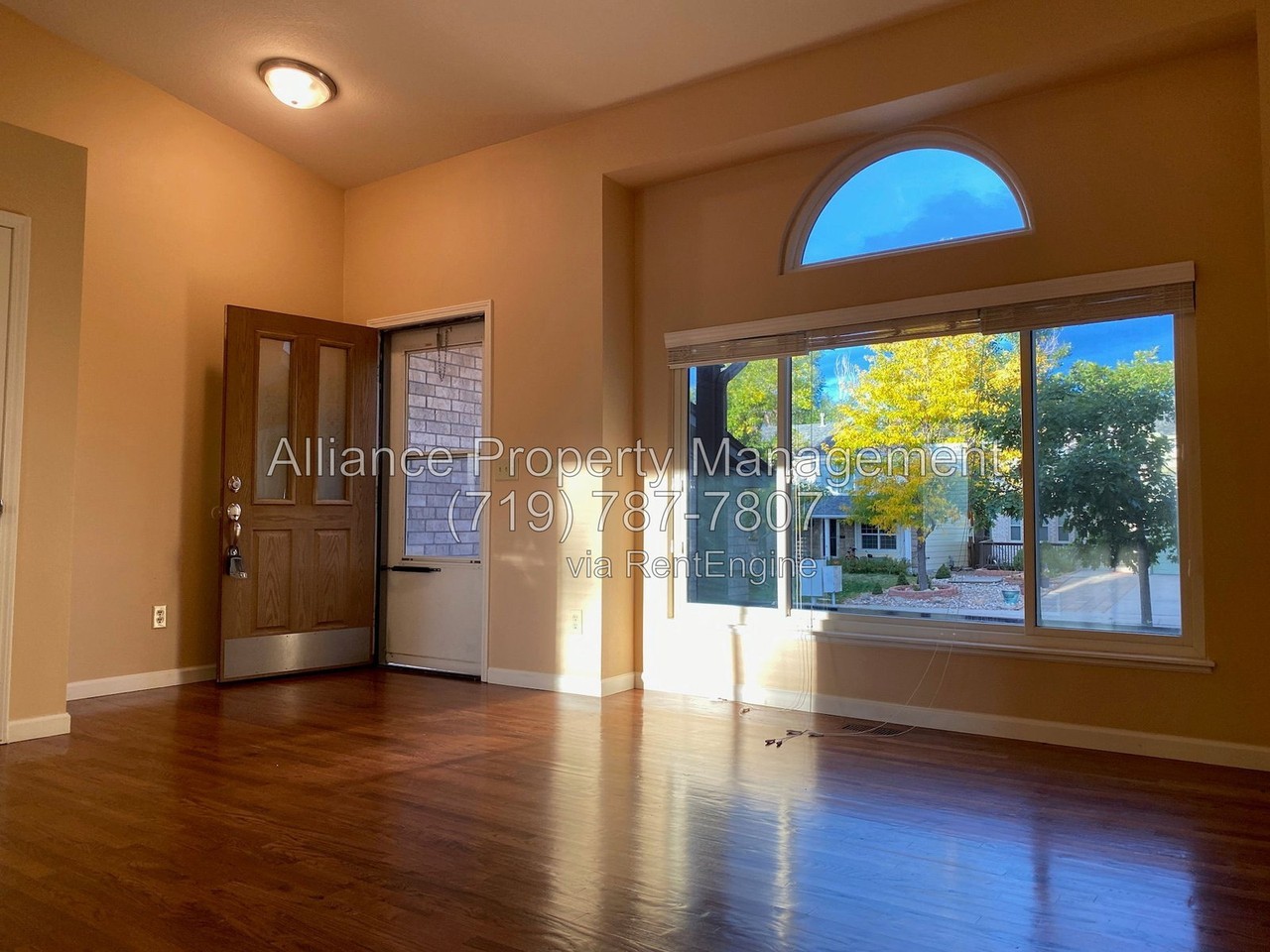 8037 Scarborough Dr - Photo 3 of 46