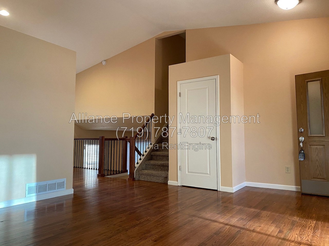 8037 Scarborough Dr - Photo 4 of 46