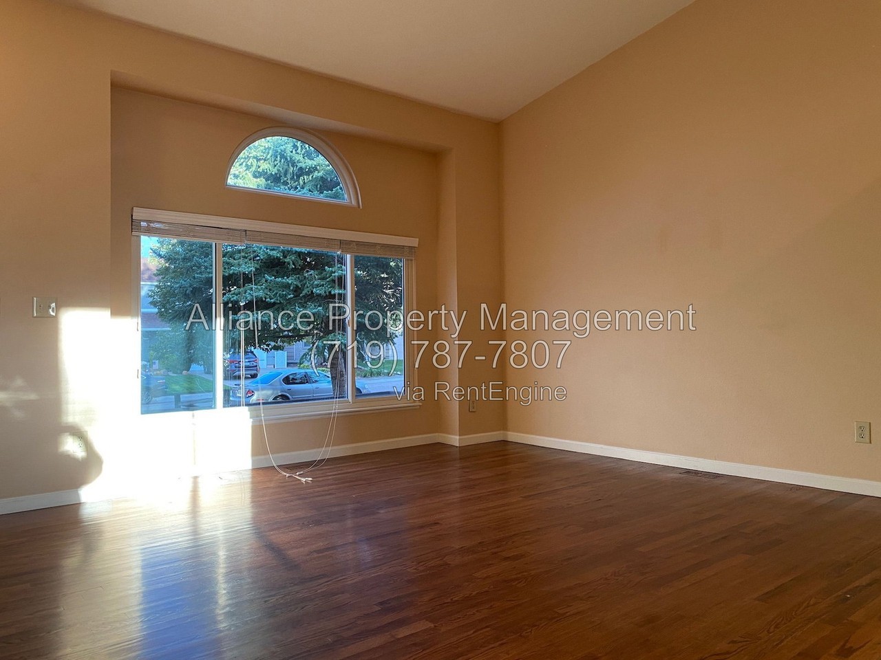 8037 Scarborough Dr - Photo 5 of 46