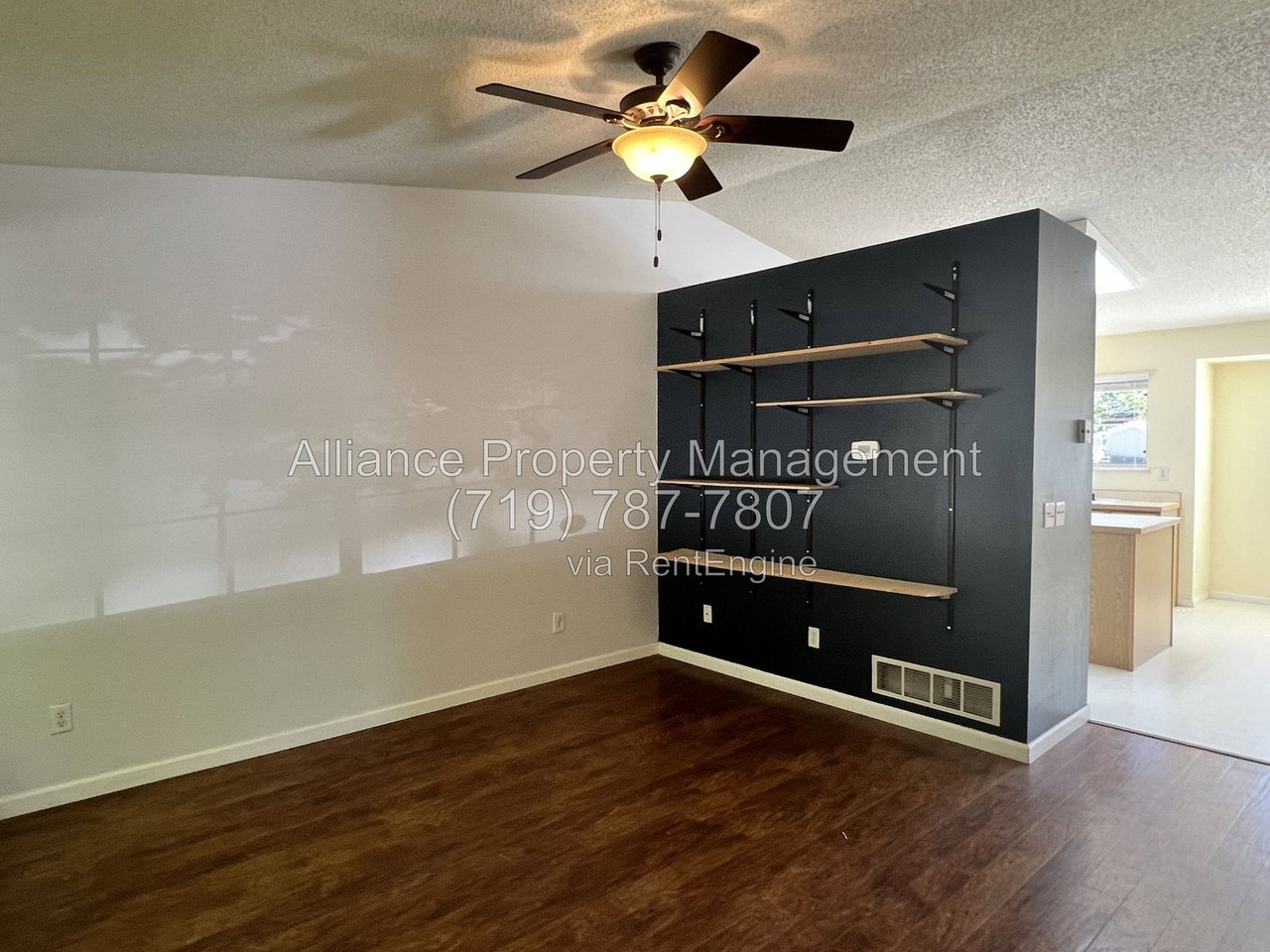 3235 Richmond Dr - Photo 3 of 32