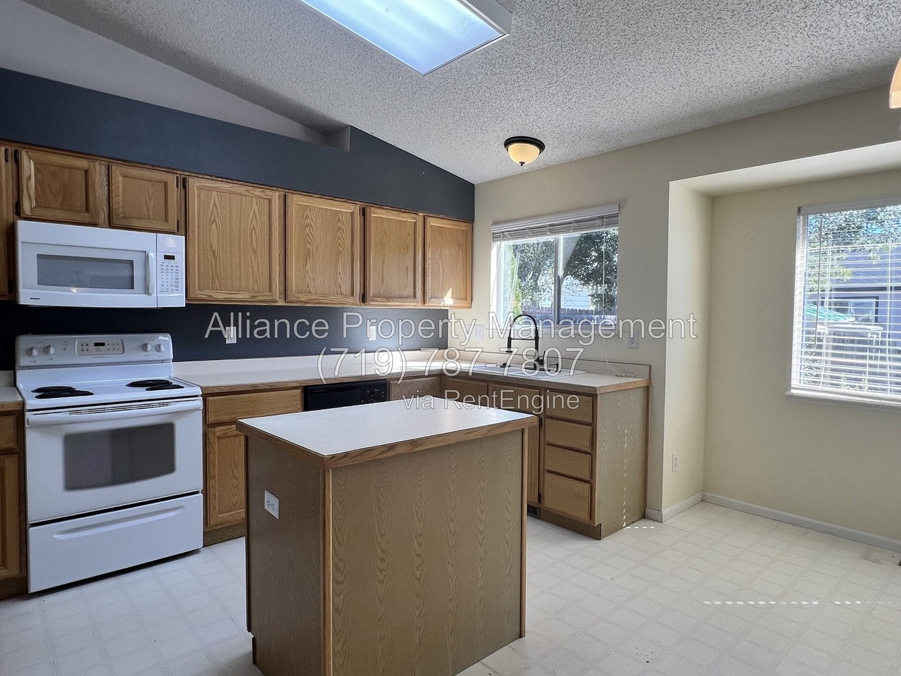 3235 Richmond Dr - Photo 6 of 32