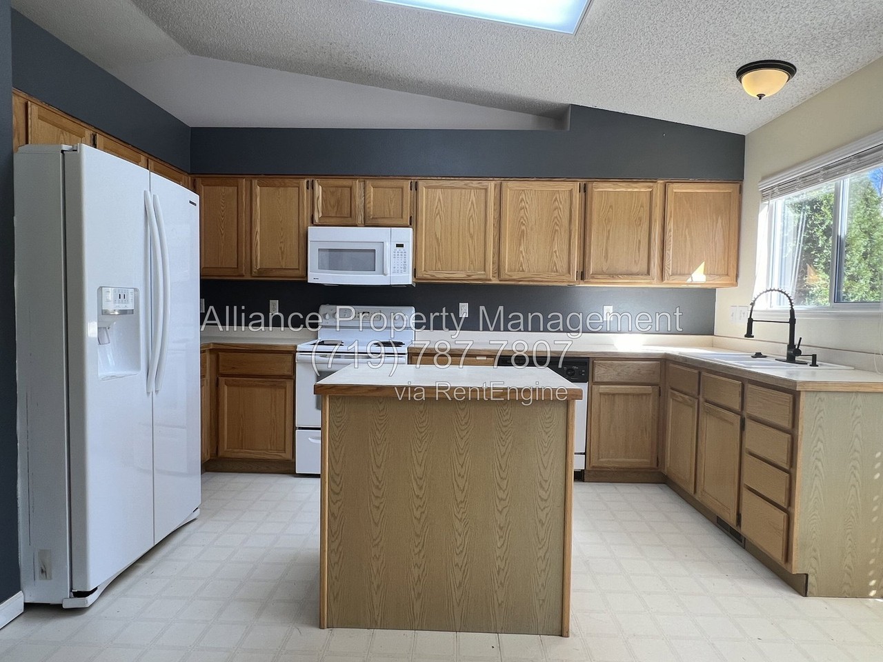 3235 Richmond Dr - Photo 7 of 32