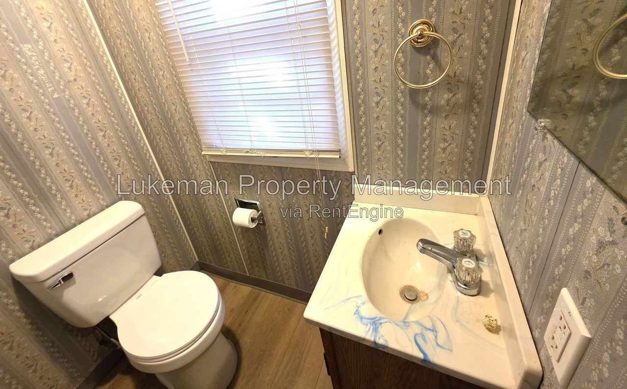 912 Roseland Ave #910 - Photo 4 of 8
