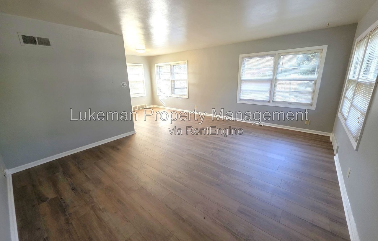 912 Roseland Ave #910 - Photo 7 of 8
