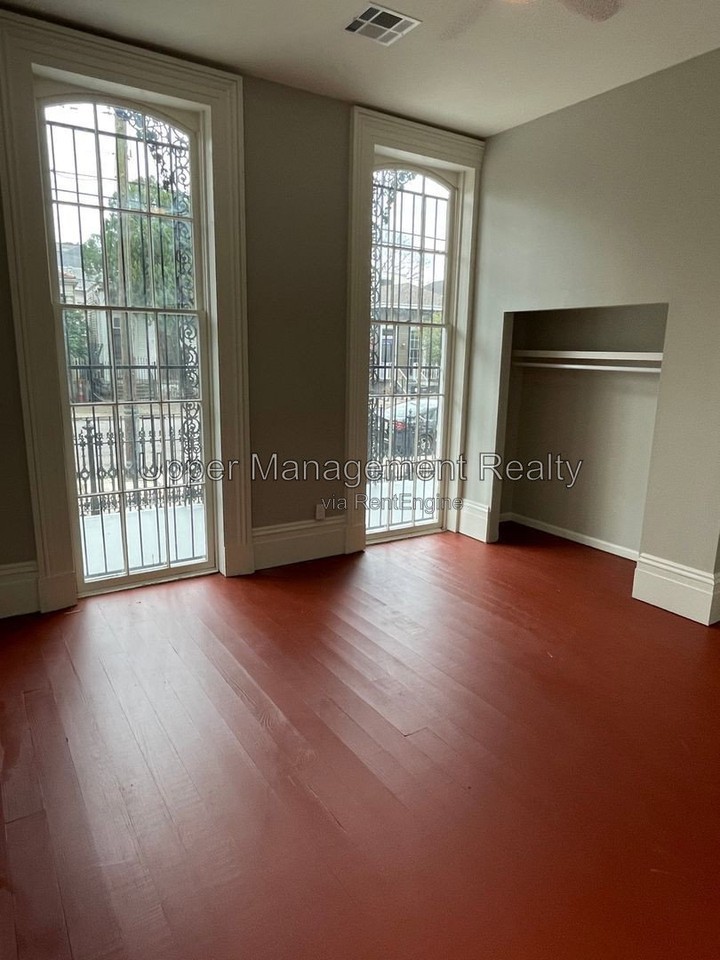 Baronne St #1B - Photo 7 of 15