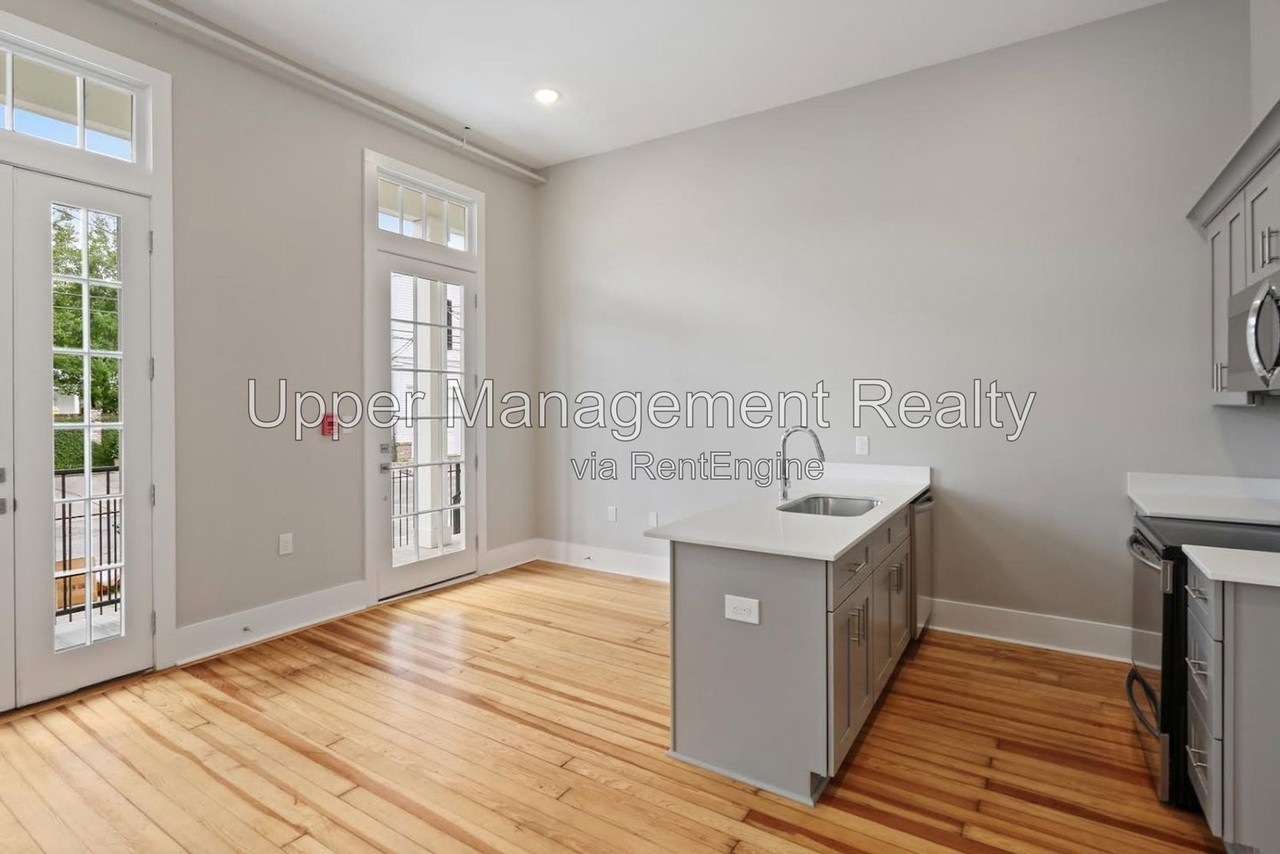 Carondelet St #102 - Photo 3 of 6