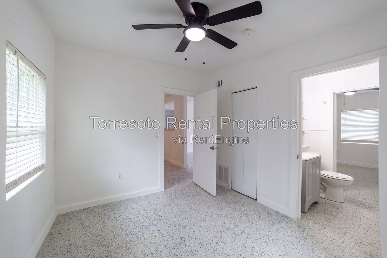 823 N Trinity St - Photo 4 of 10