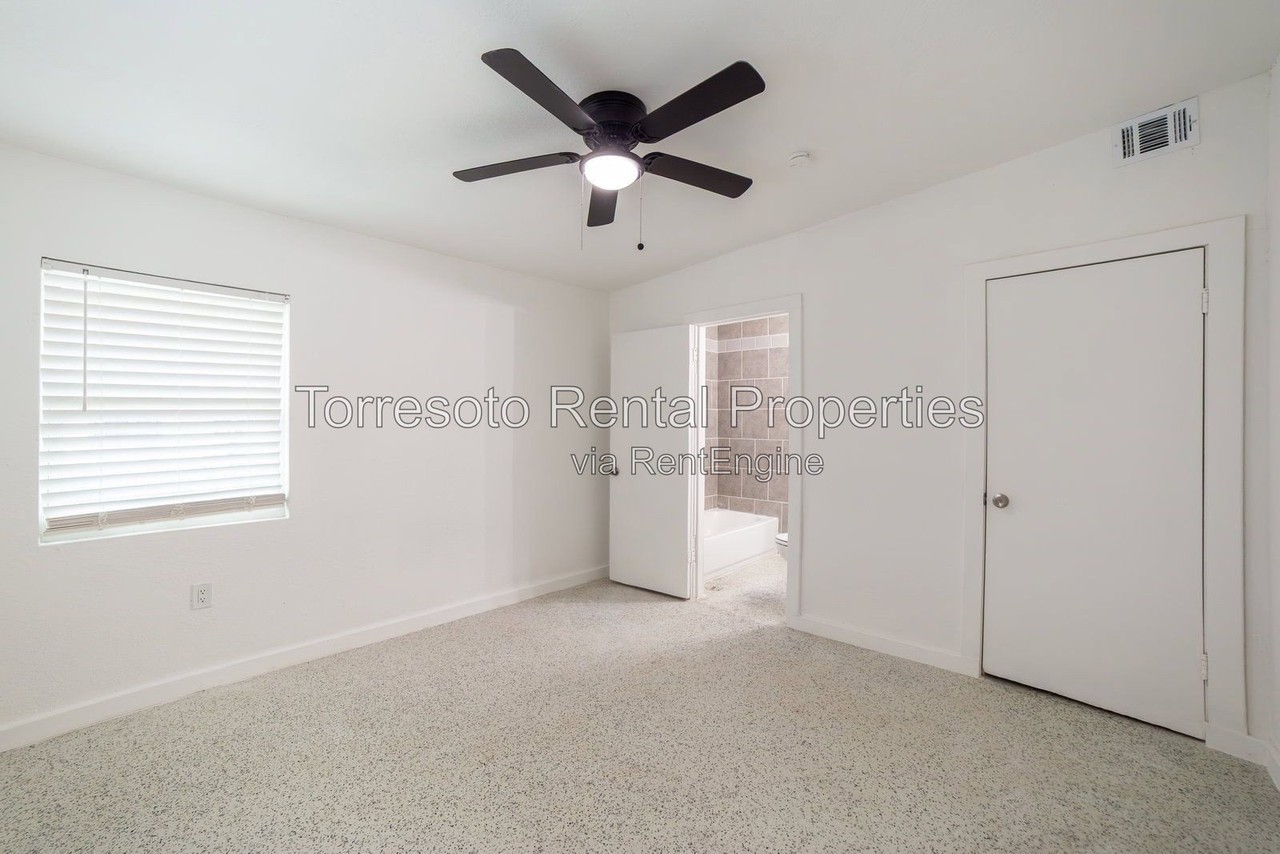 823 N Trinity St - Photo 6 of 10