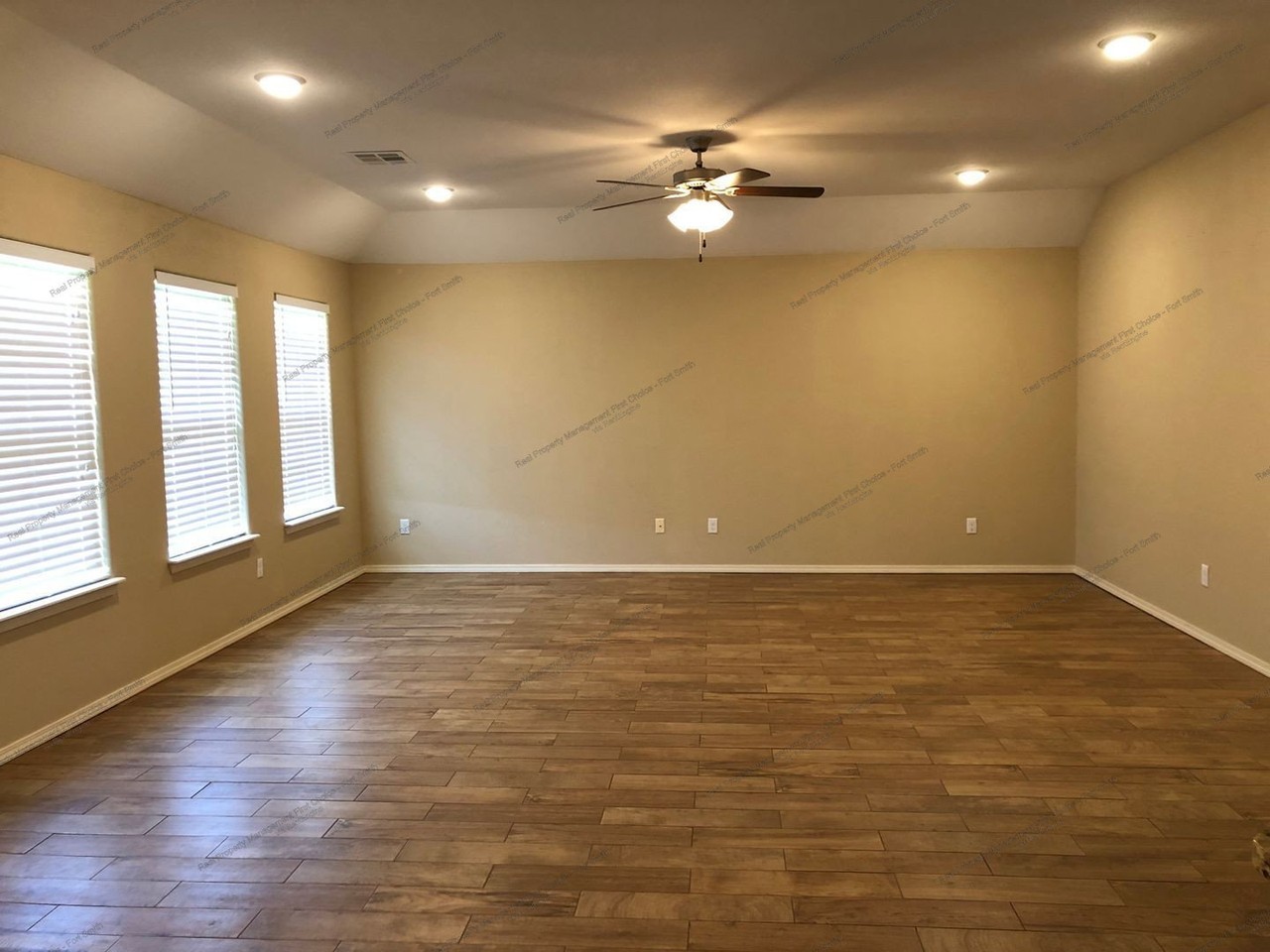 8711 Vickery Ln - Photo 4 of 18