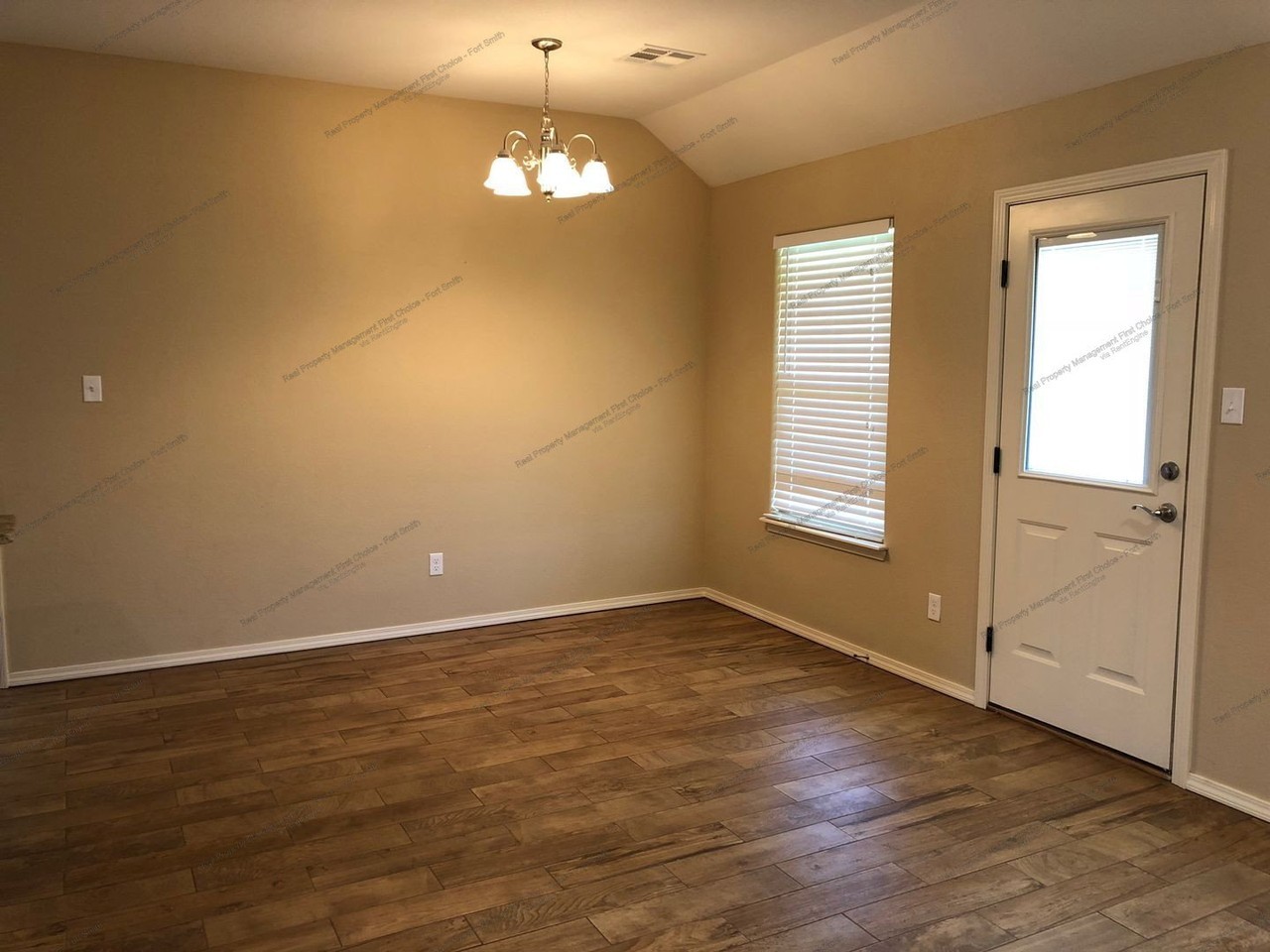 8711 Vickery Ln - Photo 6 of 18