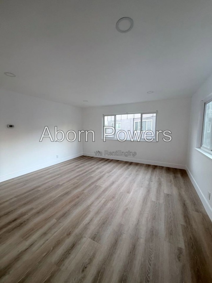 4453 Riverside Blvd #3 - Photo 4 of 8