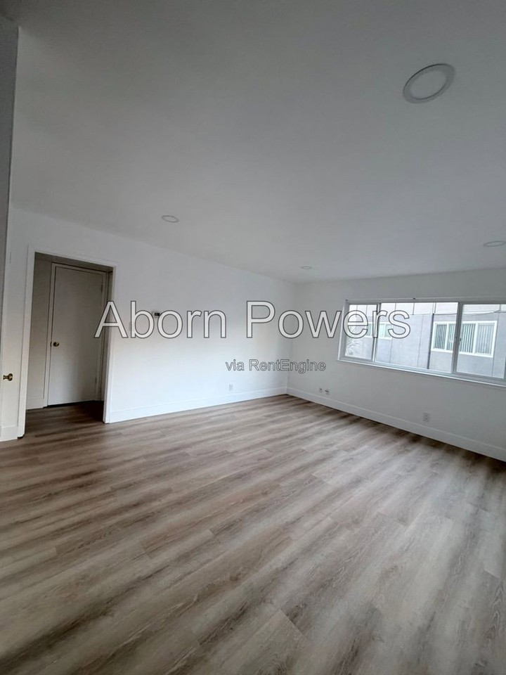 4453 Riverside Blvd #3 - Photo 5 of 8