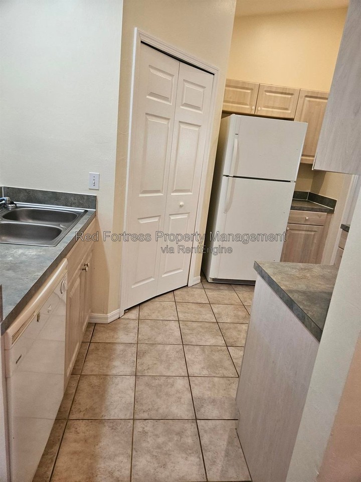 2205 Daniel Ave N - Photo 2 of 10