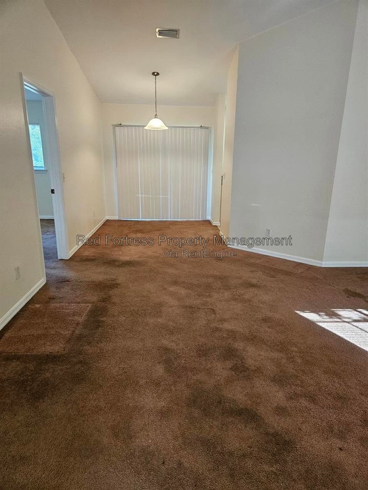 2205 Daniel Ave N - Photo 4 of 10