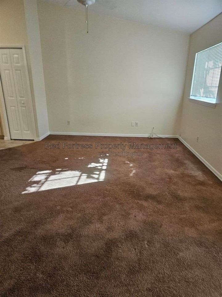 2205 Daniel Ave N - Photo 5 of 10