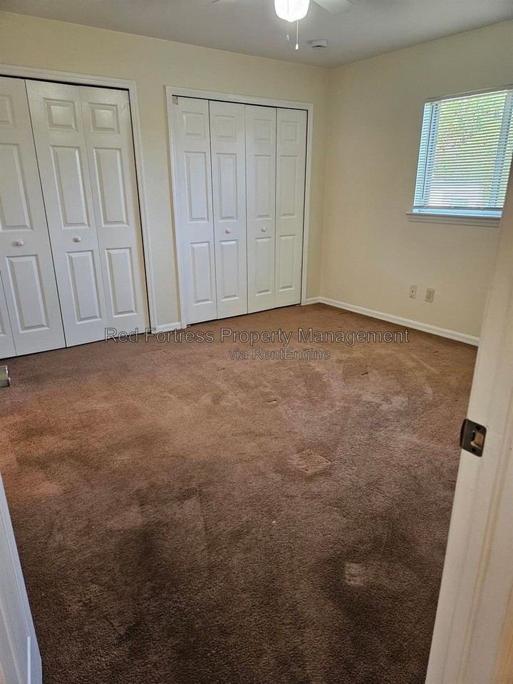 2205 Daniel Ave N - Photo 6 of 10