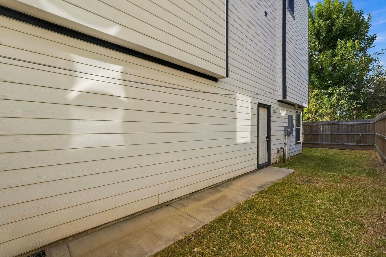 7813 Sandy St #B - Photo 2 of 25