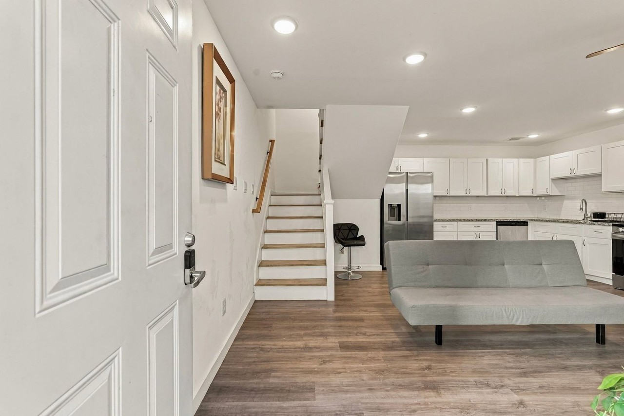 7813 Sandy St #B - Photo 4 of 25