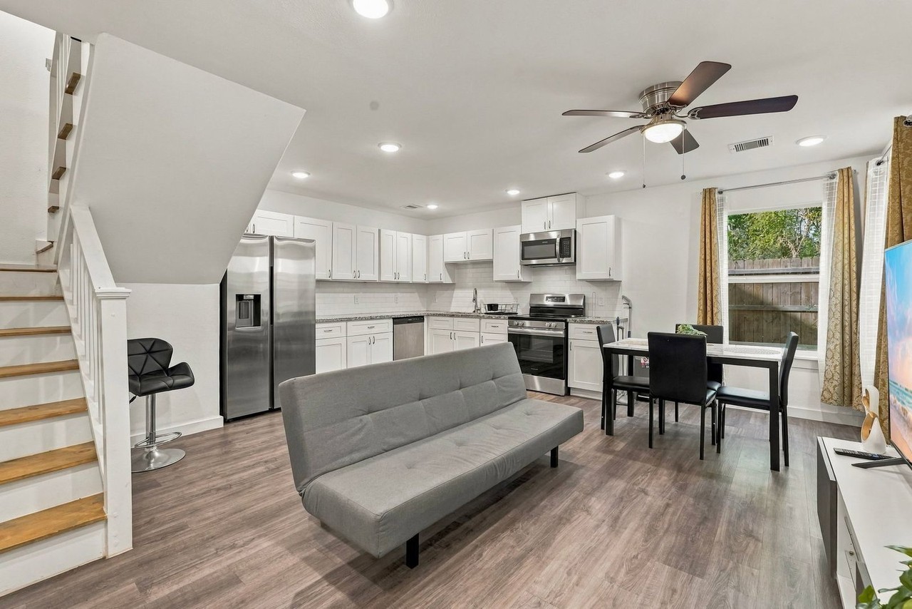 7813 Sandy St #B - Photo 5 of 25