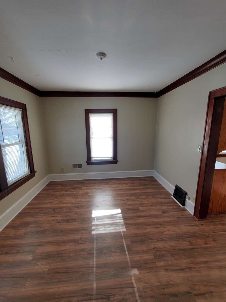 1547 S 70th St - Photo 3 of 11