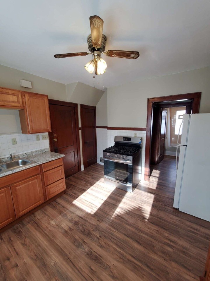 1547 S 70th St - Photo 4 of 11