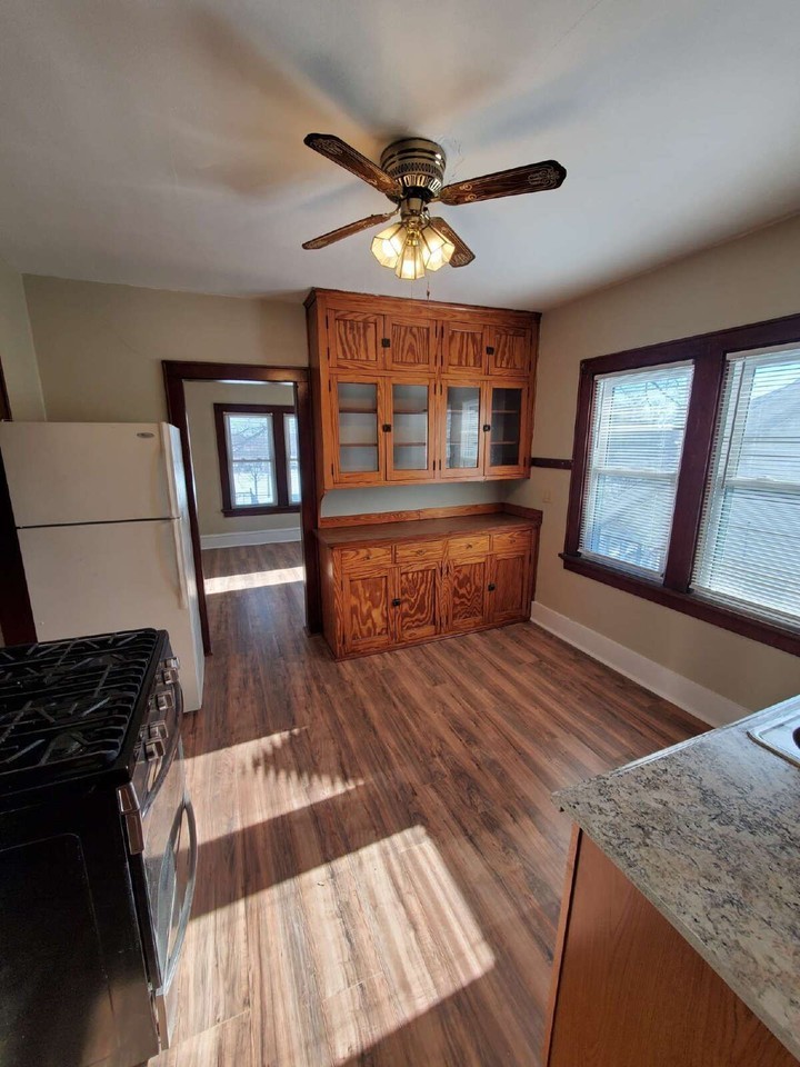 1547 S 70th St - Photo 6 of 11