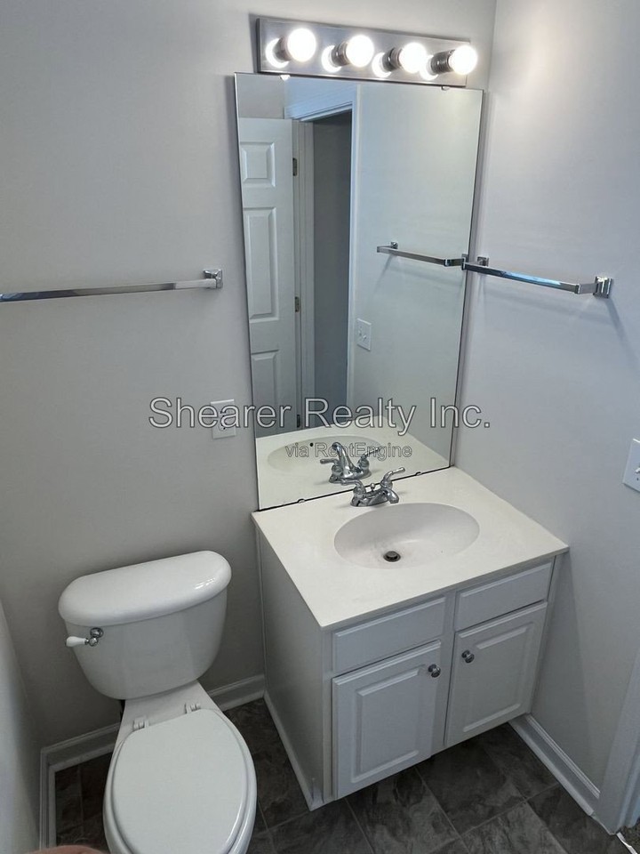 11211 Maplehurst Dr - Photo 6 of 34