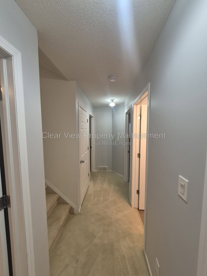 304 Highlands Blvd W #4 - Photo 7 of 20