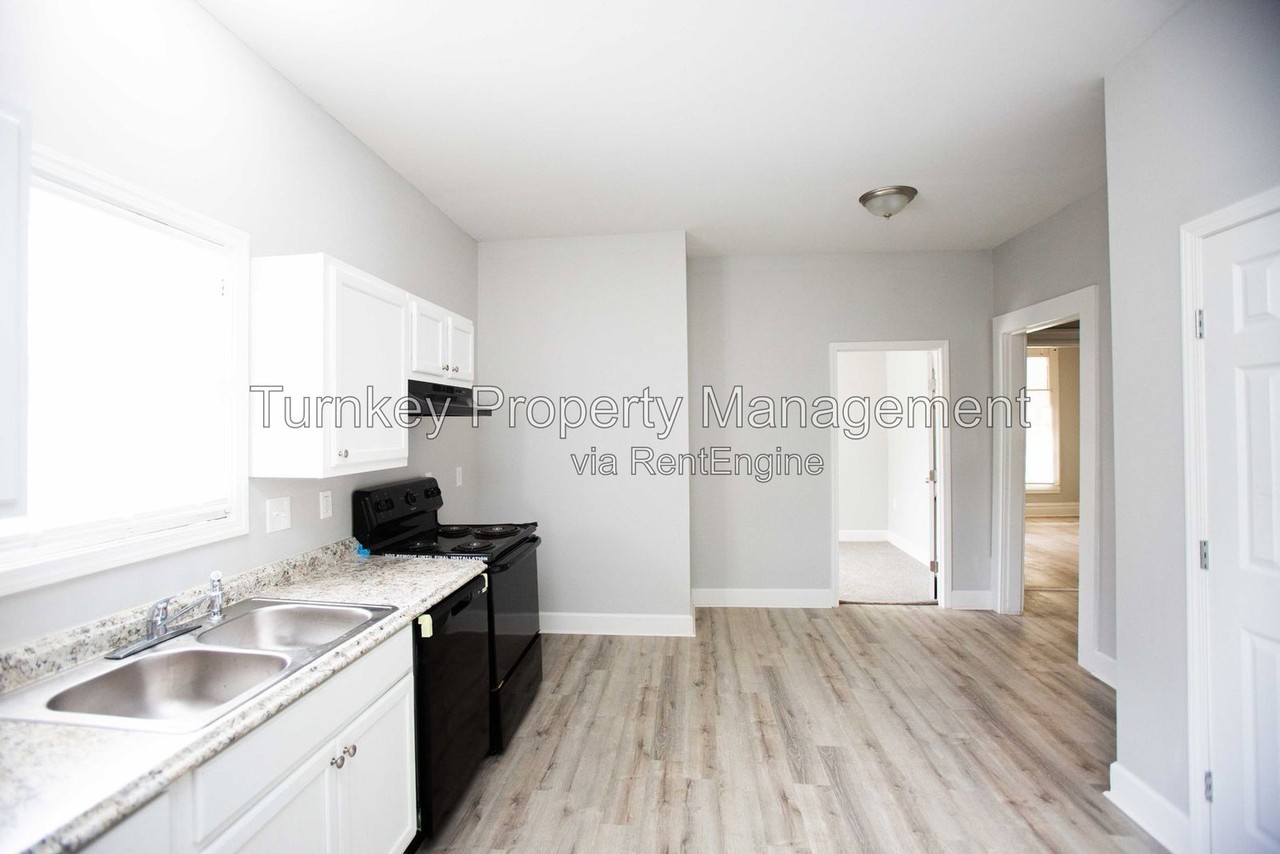 1723 S Elm St - Photo 2 of 6