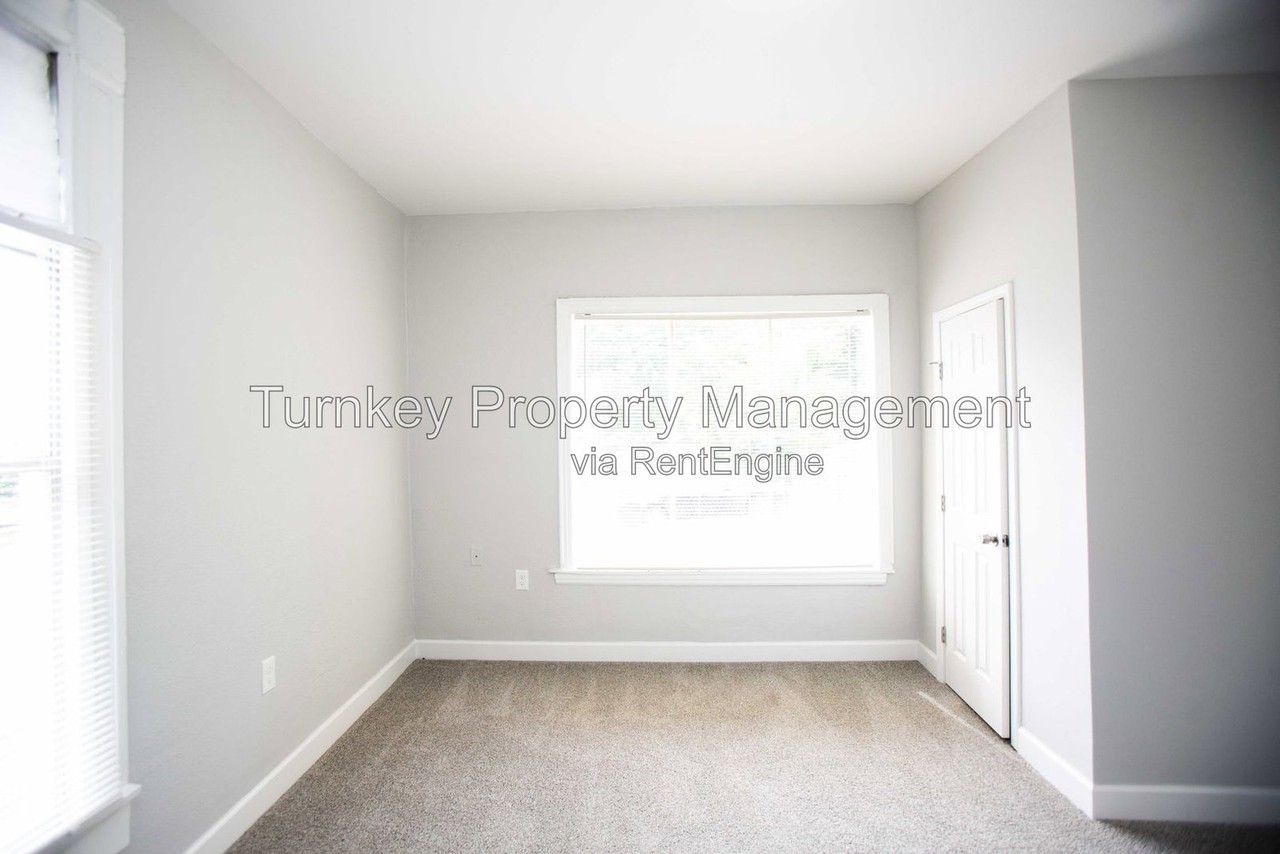 1723 S Elm St - Photo 3 of 6