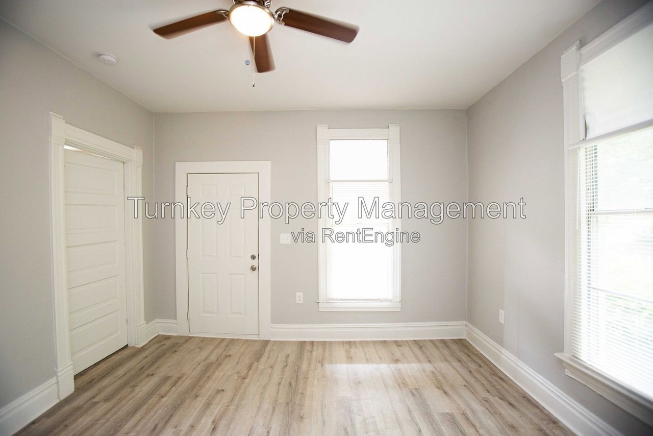 1723 S Elm St - Photo 4 of 6