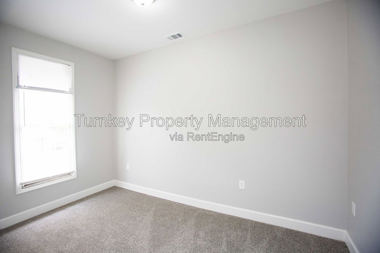 1723 S Elm St - Photo 5 of 6
