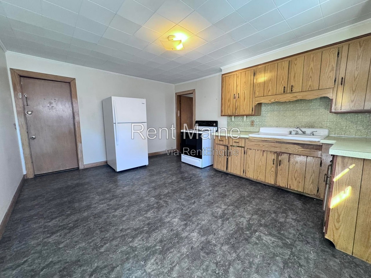 28 Lawrence Ave #5 - Photo 2 of 8