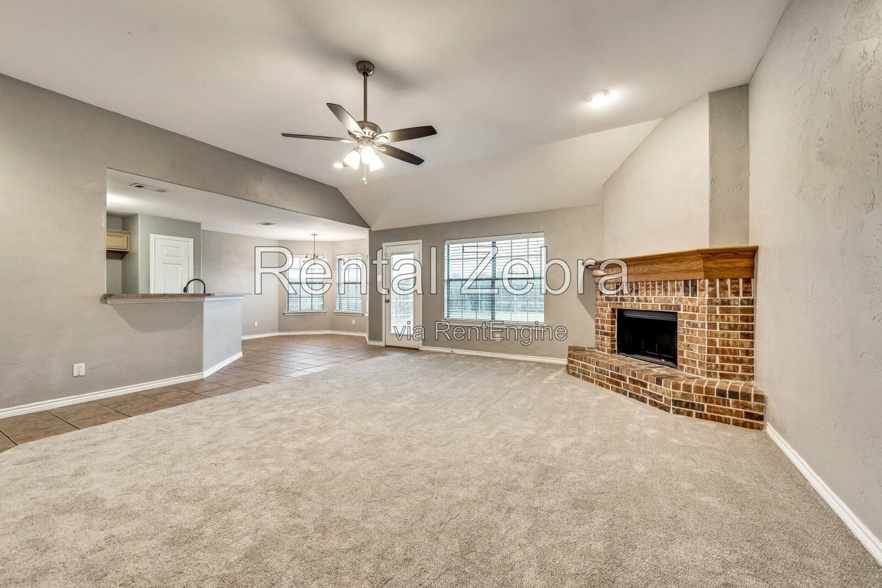 1229 Shelby Dr - Photo 2 of 18