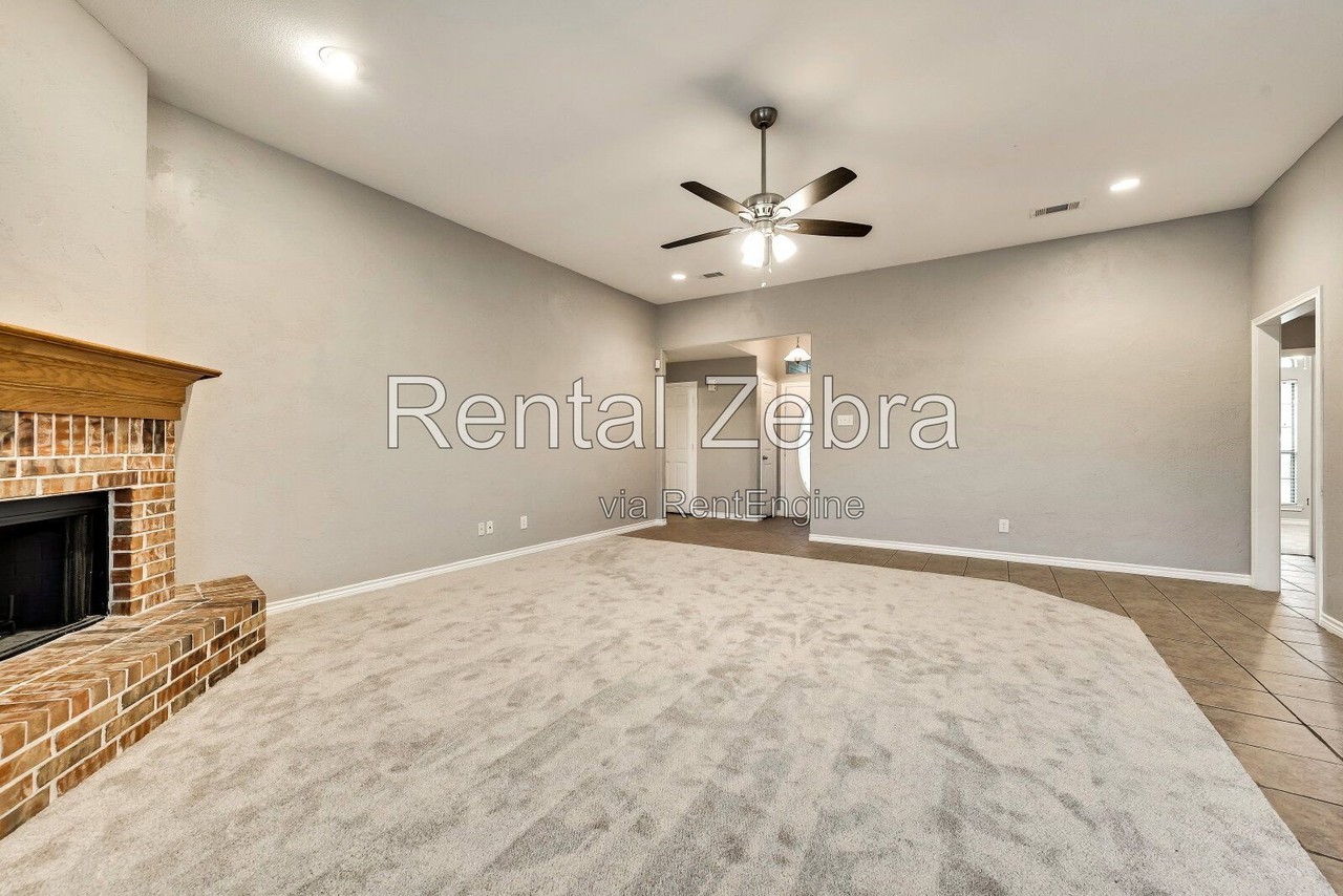 1229 Shelby Dr - Photo 4 of 18