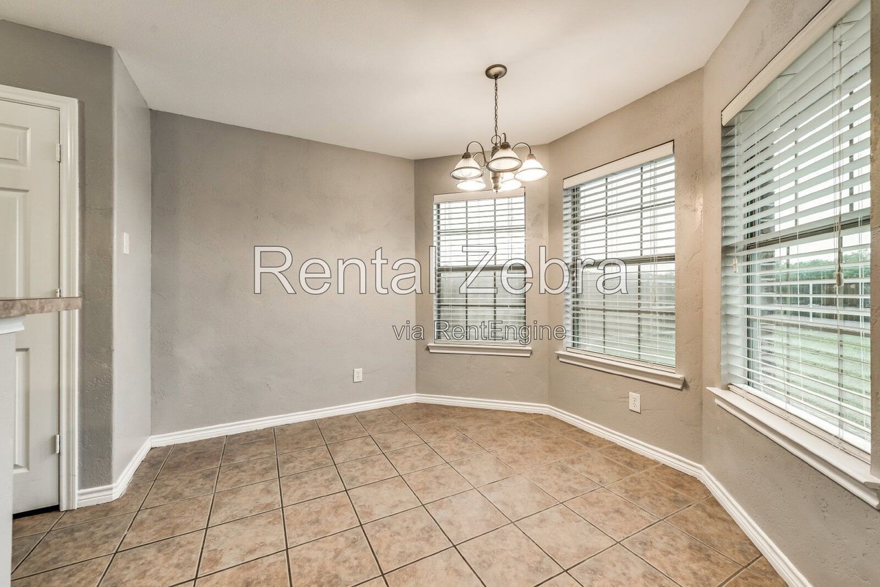 1229 Shelby Dr - Photo 5 of 18