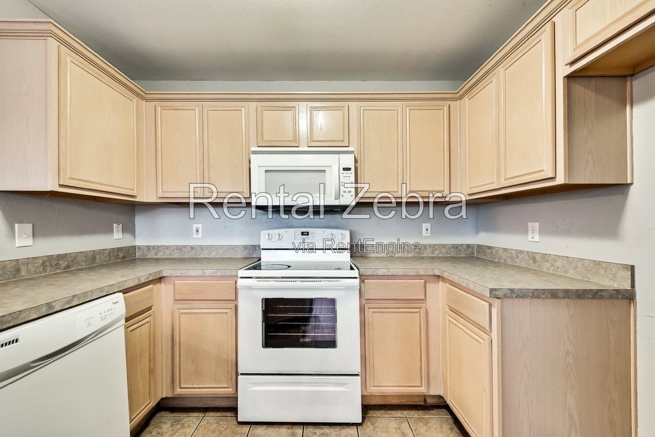 1229 Shelby Dr - Photo 7 of 18