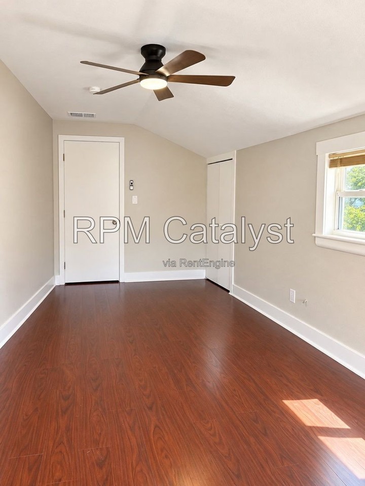 6905 1/2 N Duncan Ave #B - Photo 4 of 13