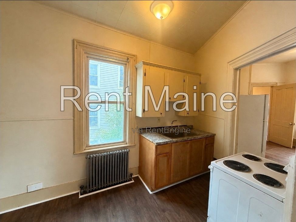 147 Essex St #4 - Photo 3 of 7
