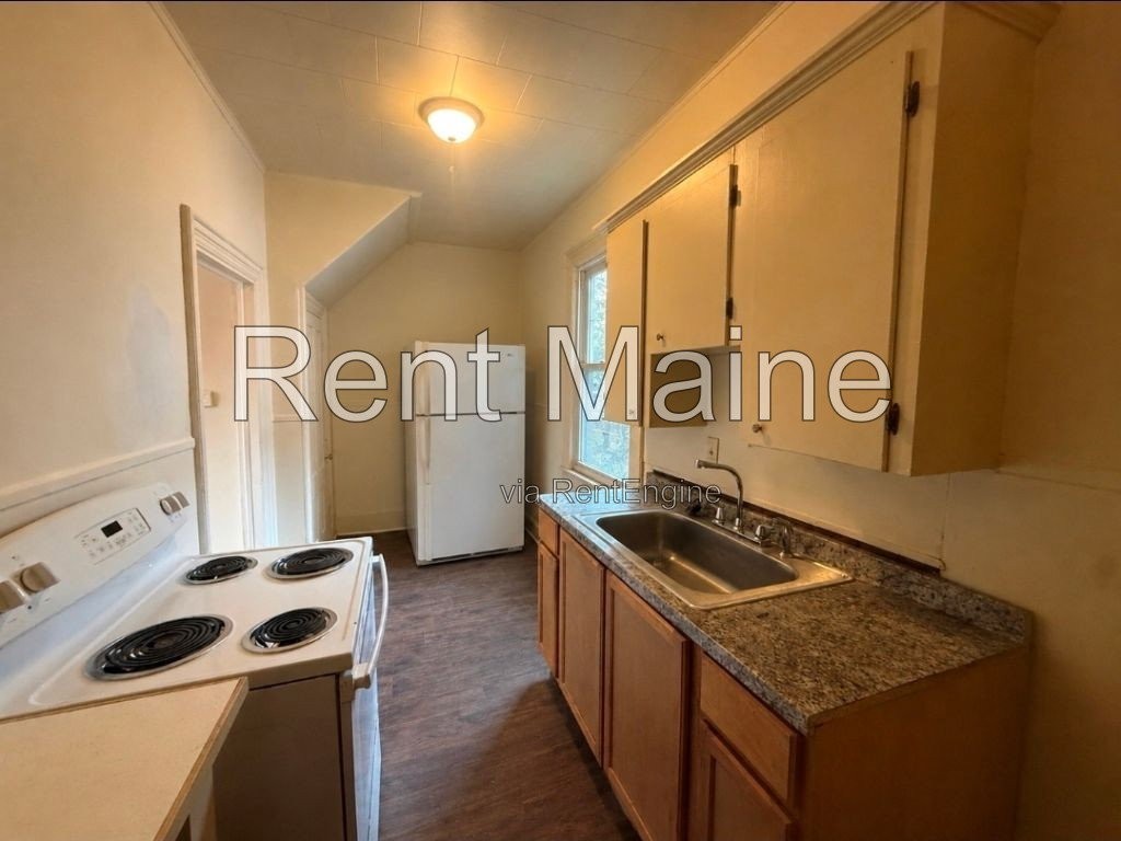 147 Essex St #4 - Photo 4 of 7