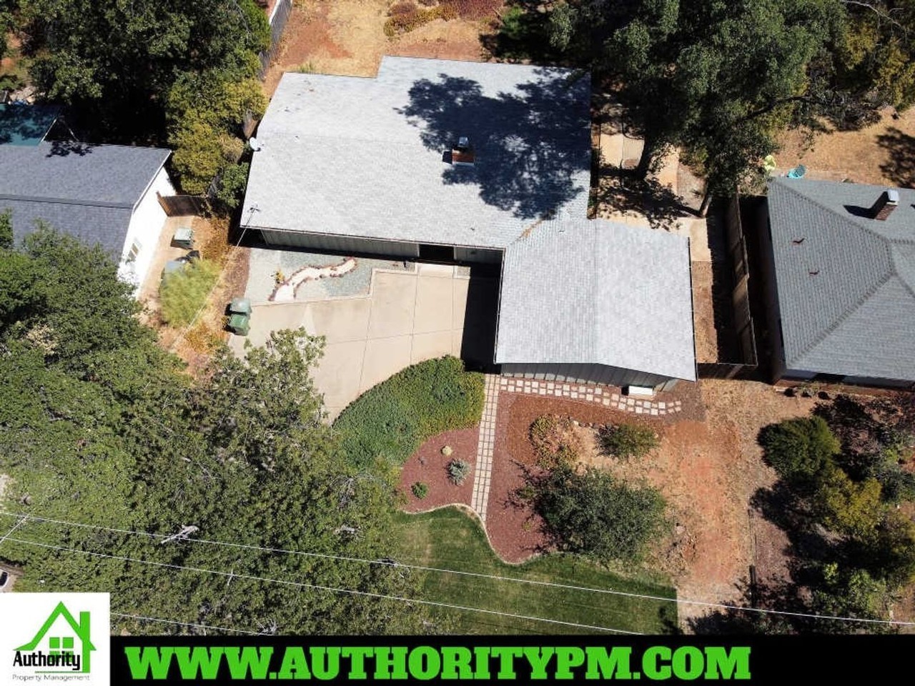 1835 Shady Ln - Photo 3 of 28