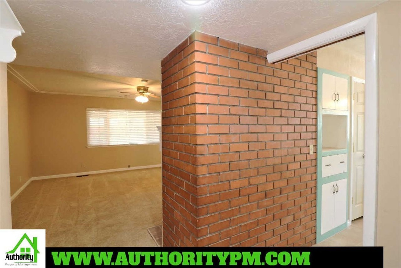 1835 Shady Ln - Photo 6 of 28