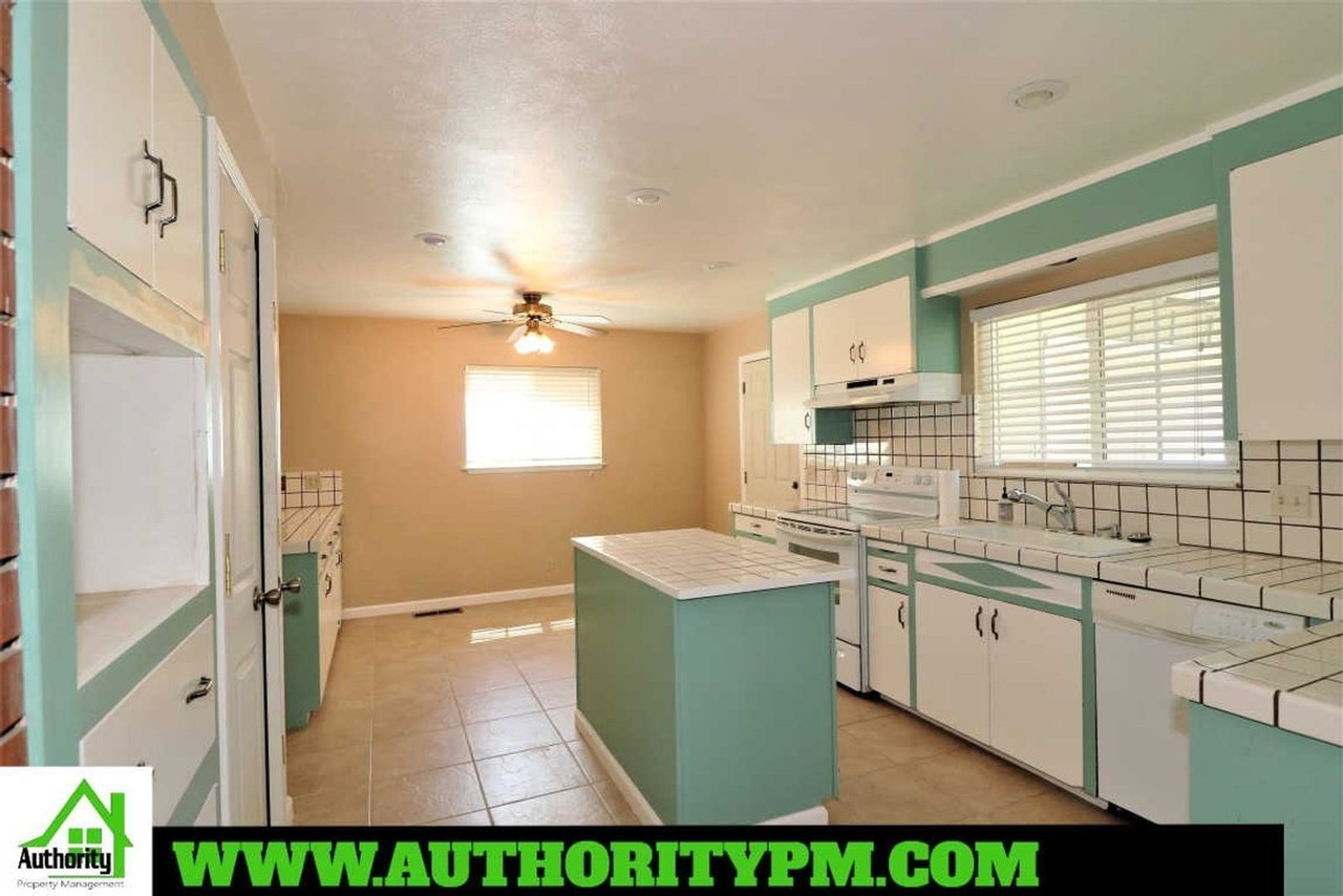 1835 Shady Ln - Photo 7 of 28