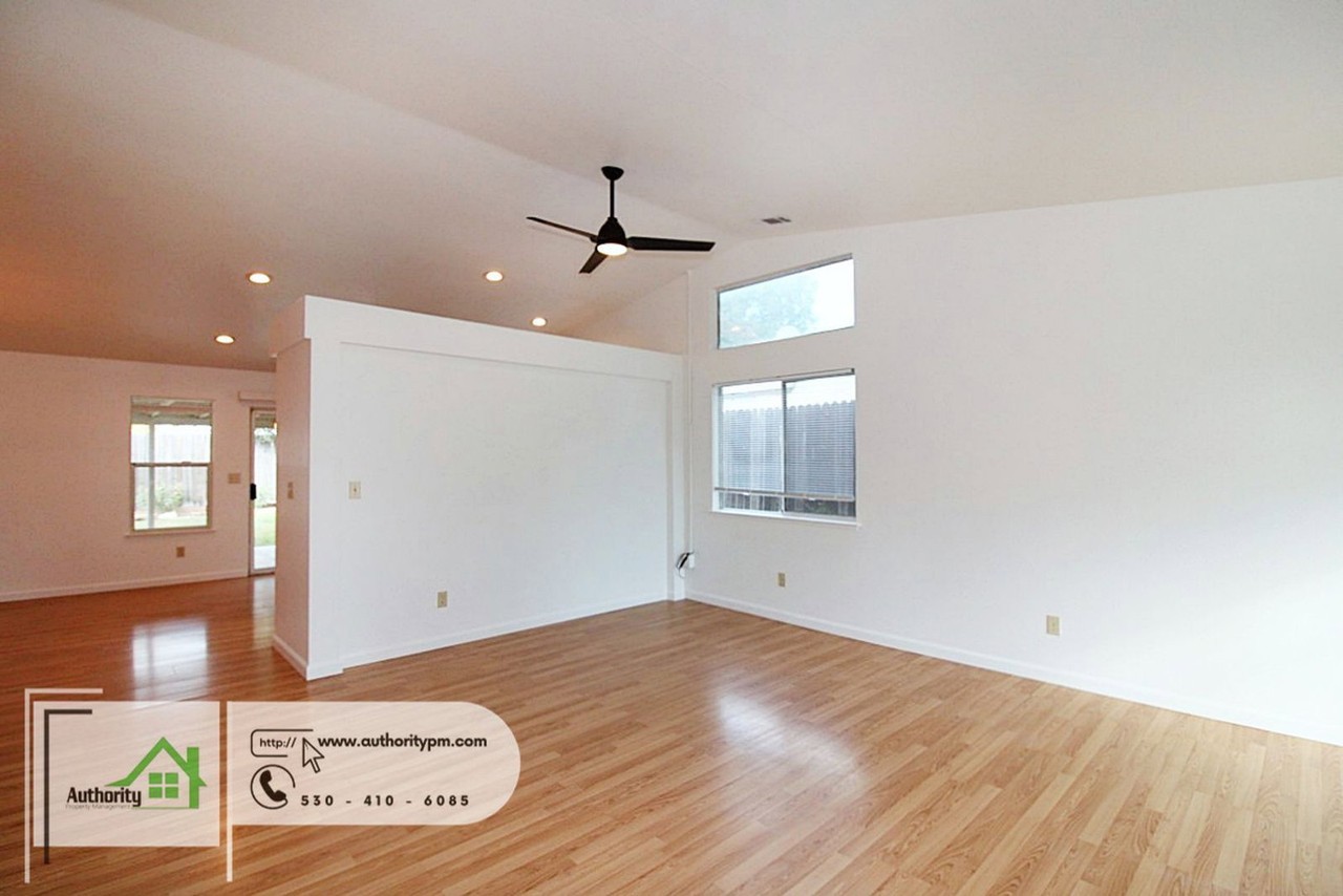737 Mallard St - Photo 7 of 29